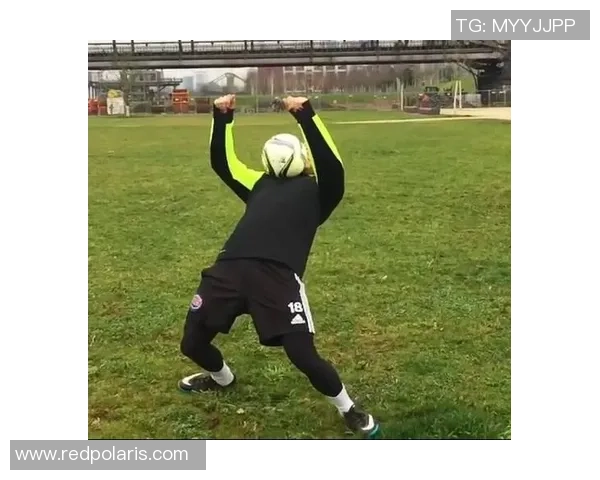 学习足球明星精彩动作技巧视频助你提升球技与比赛表现