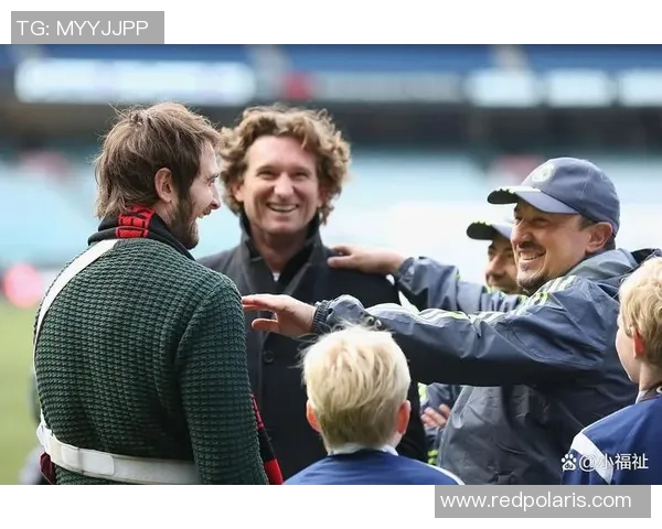 英国足球明星莅临中国展开友谊赛活动引发球迷热烈期待与关注 英国足球明星莅临中国展开友谊赛活动引发球迷热烈期待与关注